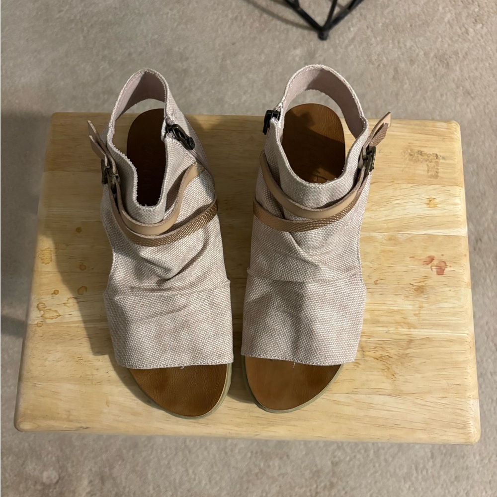 Blowfish Cream Sandals with Chic Design